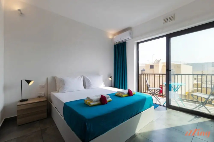 2 Bed Apartment w Distant Sea and Country Views