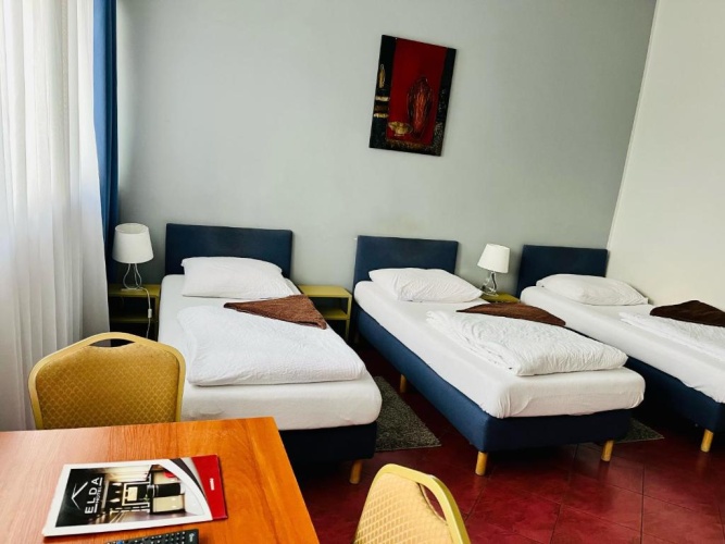 Standard Triple room