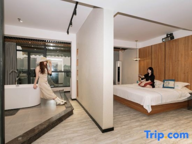 Standard Twin room with city view