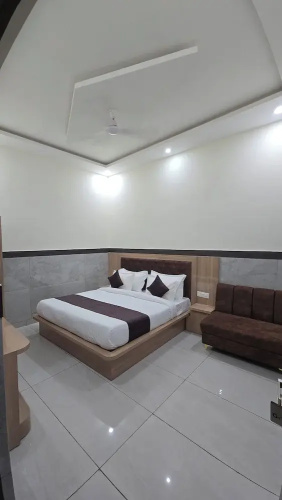 Hotel The Katra Avenue