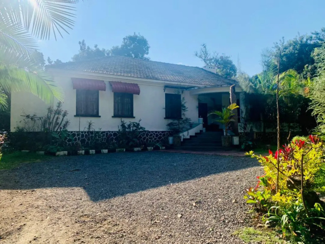 Maura Apartments & Lodge