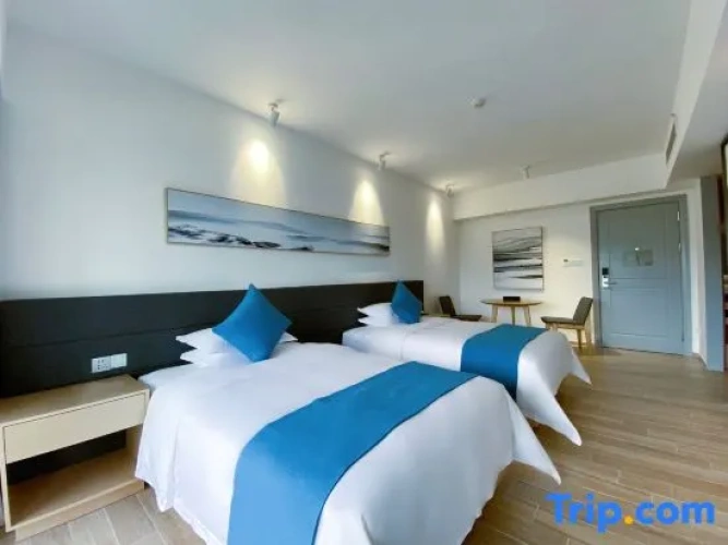 Standard Twin room with balcony and with garden view