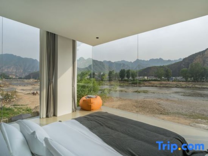 Standard room with river view