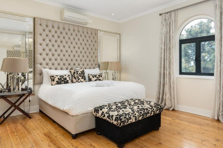 3 Bedrooms Apartment