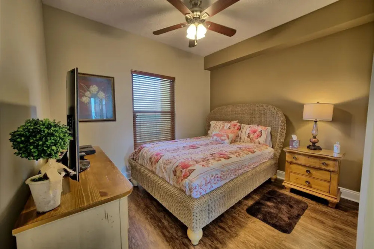 Roomy Oceanfront Condo with Breathtaking View and Beachside Pool - Unit 1906 by RedAwning