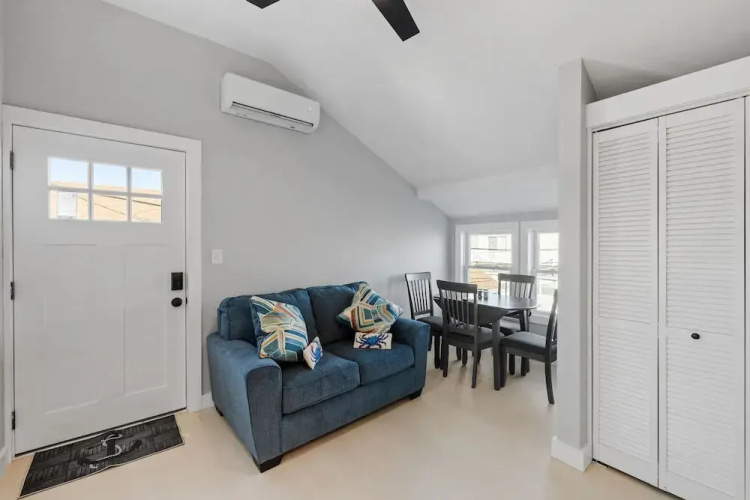 Modern Condo Perfect For Winter Rental