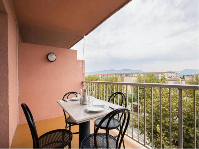 Apartment with mountain view