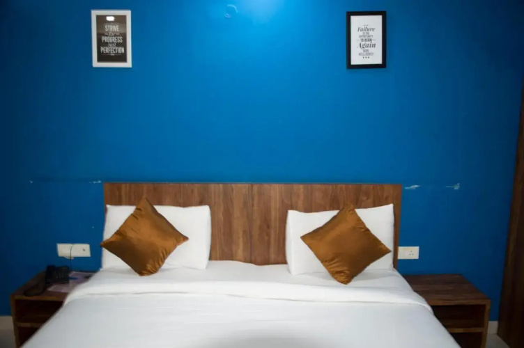 LA Rooms