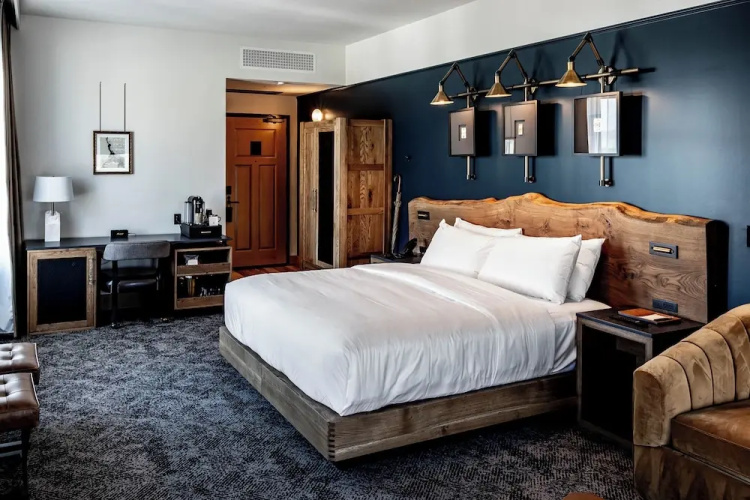 Hotel Renegade
