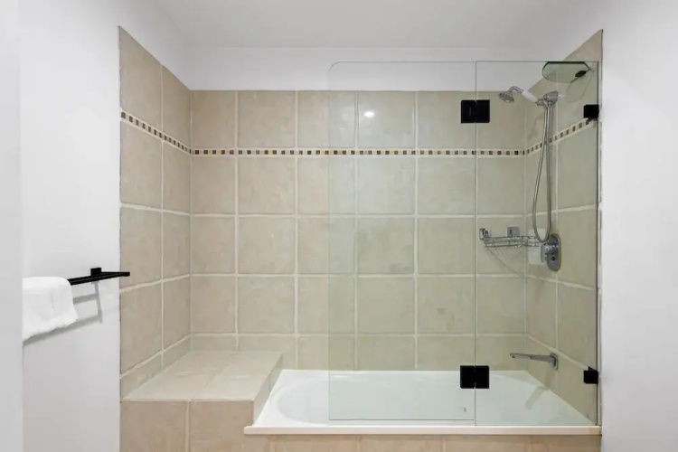 Pristine 2-bed Apartment With Pool and Balcony