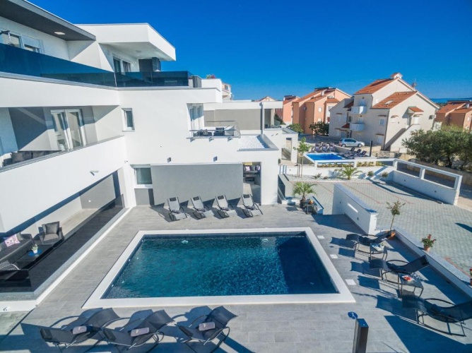 2 Bedrooms Luxury Double Apartment with balcony