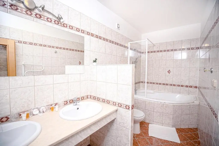 1 Bedroom Luxury Apartment with view