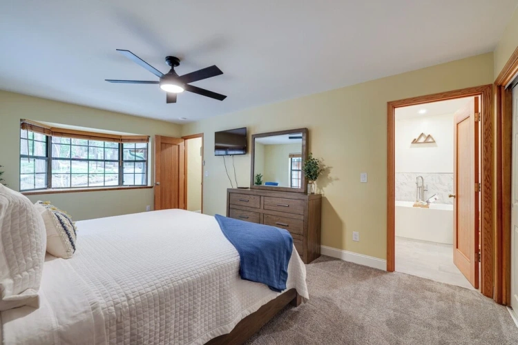 4 Bedrooms Cottage