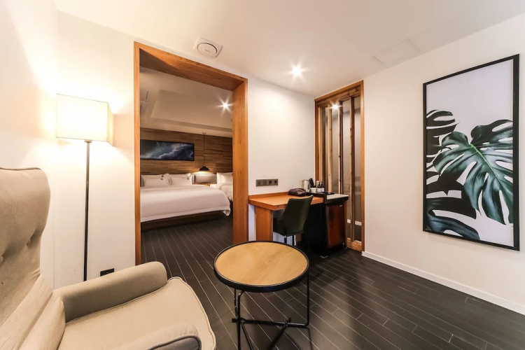 Gray 191 Hotel