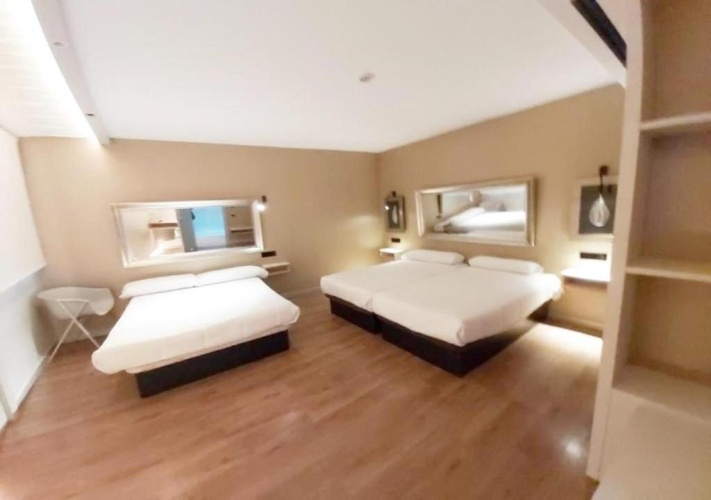 Standard Triple room