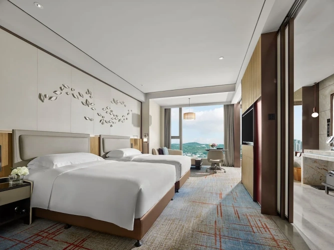 Classic Quadruple room with city view
