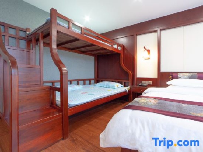 Deluxe Quadruple room
