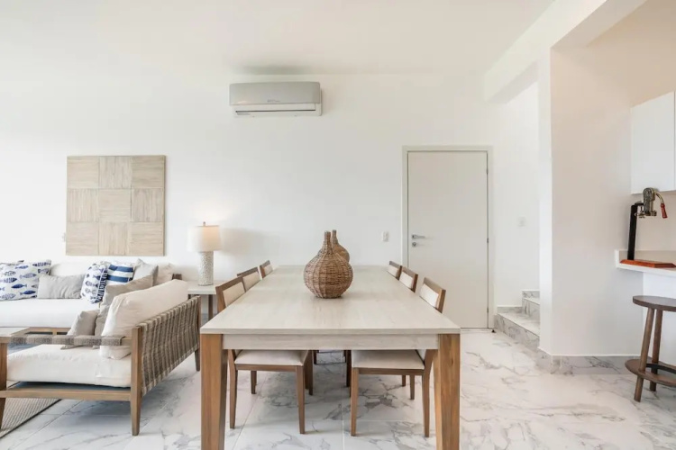 3br-penthouse w Jacuzzi Incl at Lake View