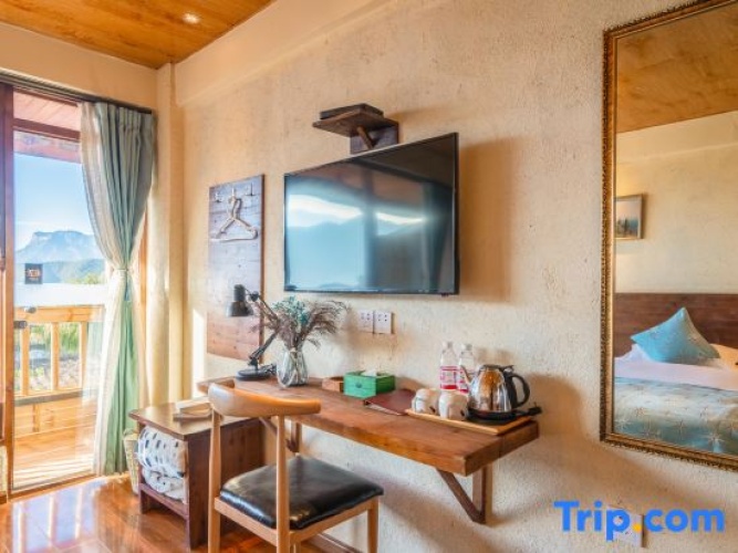 Standard Twin room with lake view