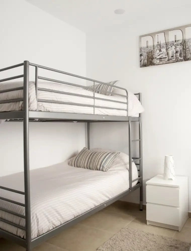 6 Bedrooms Bed in Dorm