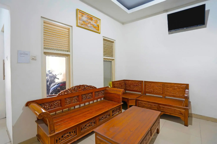 OYO 91743 Choirul Residence