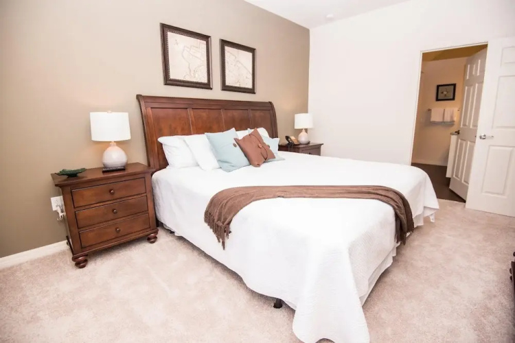 September Special at WL 3 Bed - 9-8972