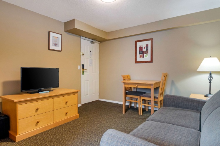 Econo Lodge Inn & Suites photo 6