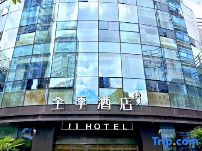 JI Hotel (Shanghai Zhenbei Road Subway Station)