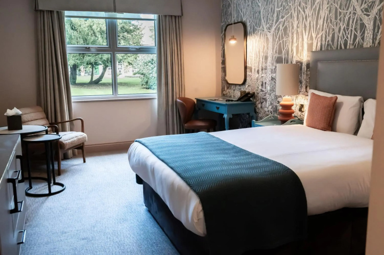 Bush Hotel Farnham