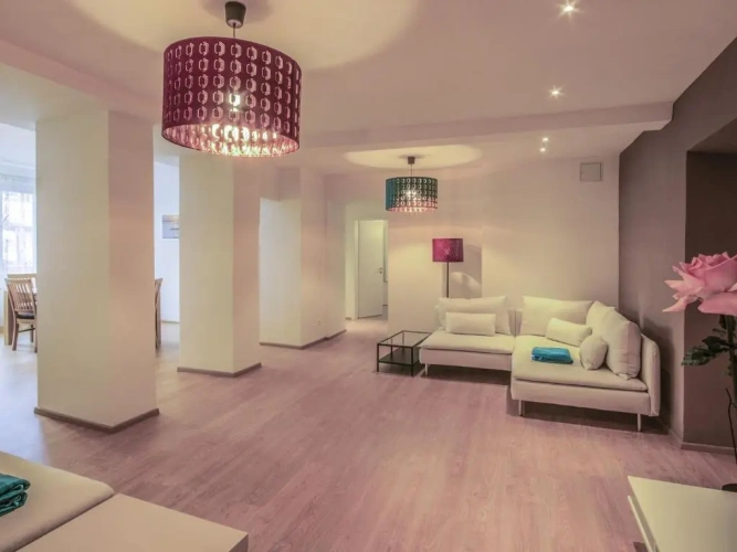 2 Bedrooms Apartment