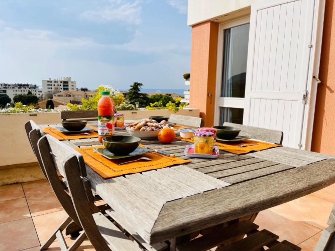 2 Bedrooms Apartment