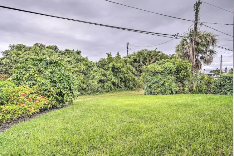 Spacious Naples Home < 1 Mi to Vanderbilt Beach!