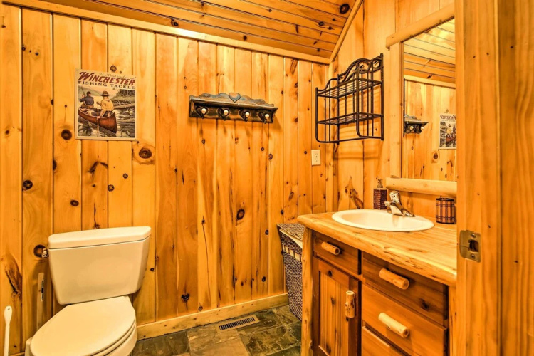 Lakefront South Carolina Abode w/ Deck & Boat Dock