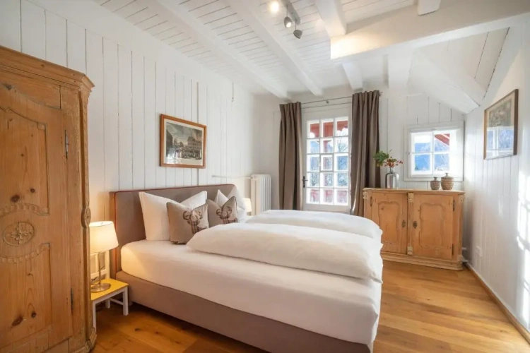 3 Bedrooms Apartment