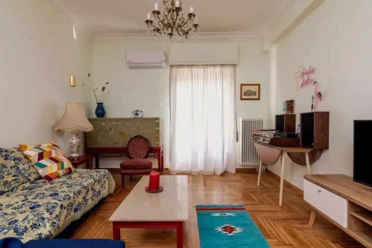 Iphigenia 2 bedroom retro downtown apartment