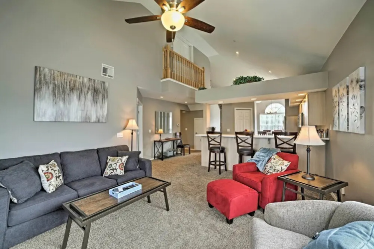 3 Mi to 76 Strip: Condo w/ Hot Tub Access!