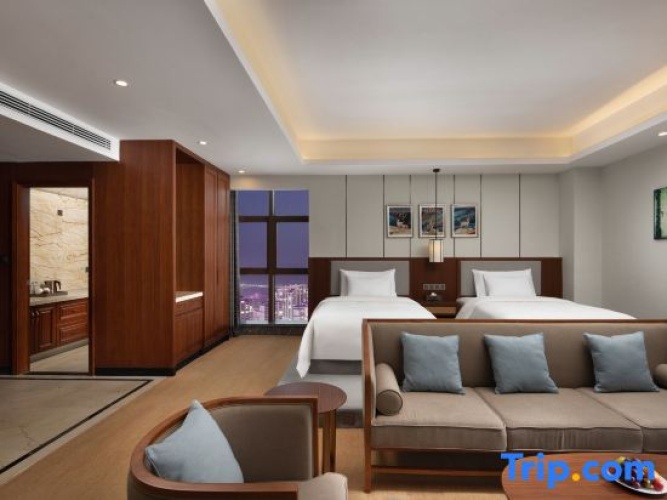 Quadruple Family Suite