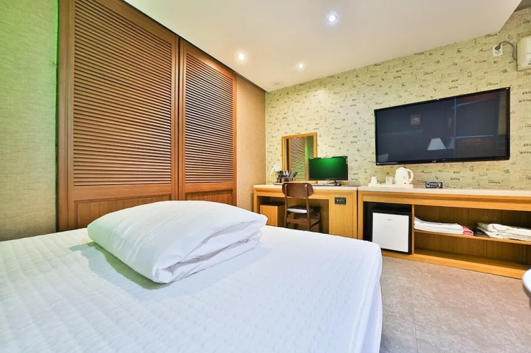 Premier room