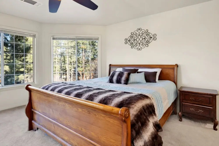 2091-mockingbird Getaway 4 Bedroom Home by RedAwning