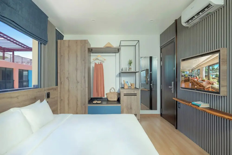 Cozy Front Beach House wid Private Beach