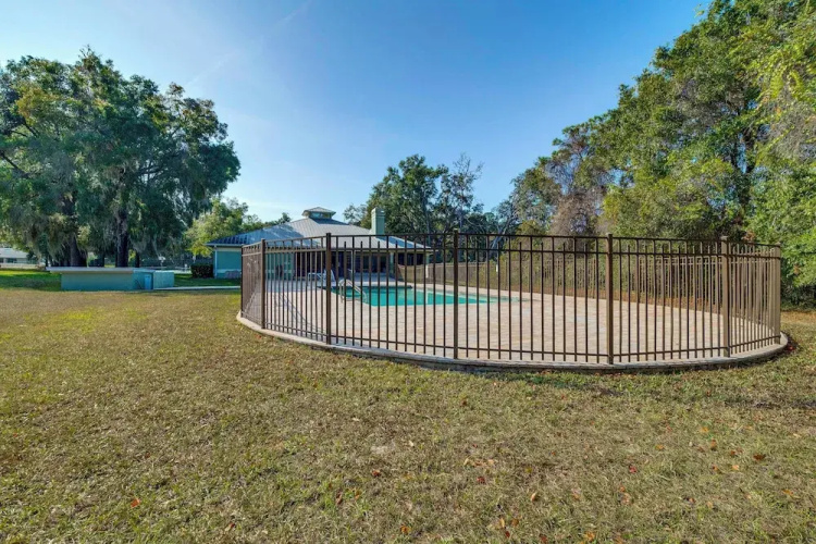 Suntan, Splash & Score: Family Home in Hernando