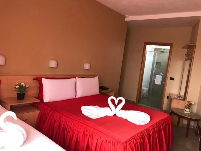 Standard Triple room
