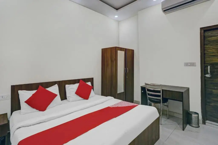 Oyo 81119 Hotel Prince