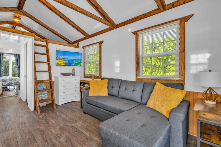 Aqua Lodge Rentals At Coconut Cay