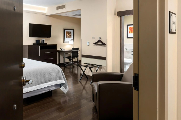 AeroStay Hotel