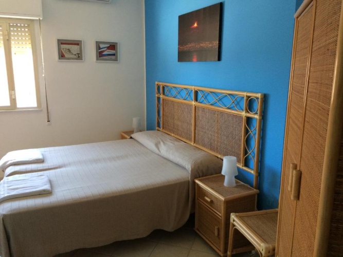 Standard Triple room with sea view