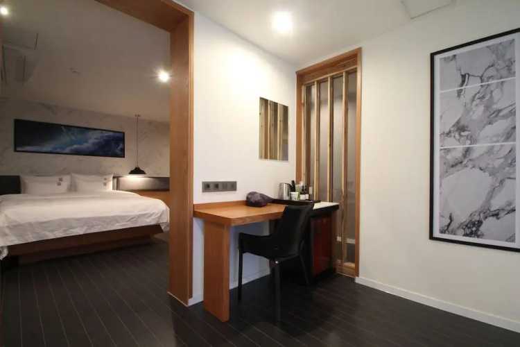 Gray 191 Hotel