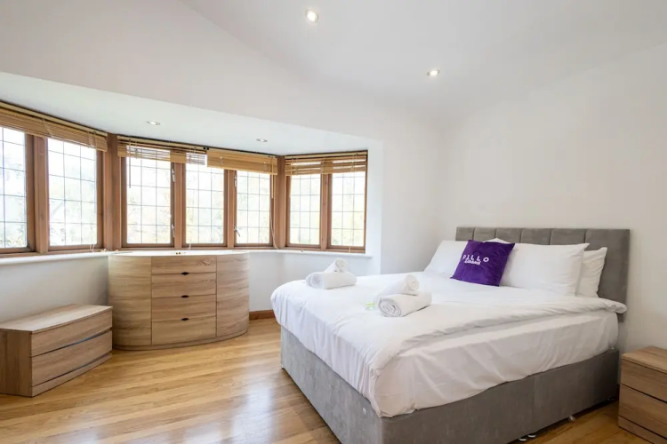 Pillo Rooms - Abbey Lodge