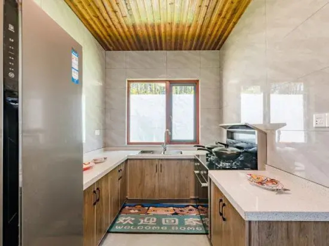 Lock Mountain Homestay