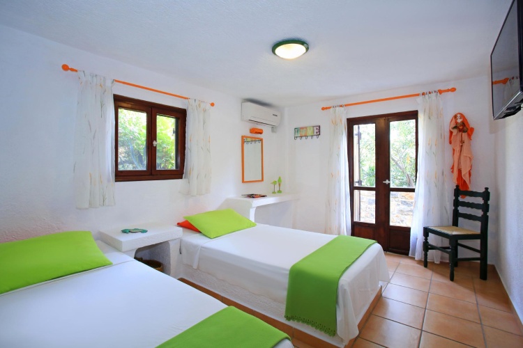 1 Bedroom Economy Twin Basement Apartment